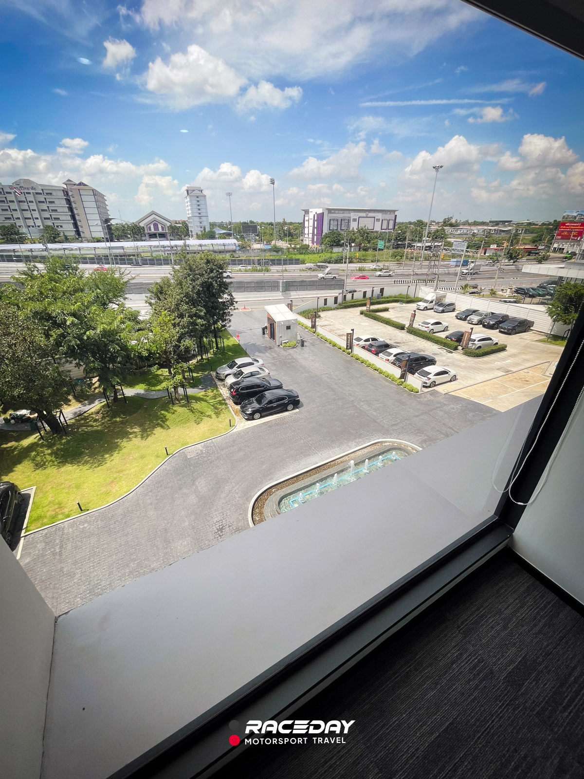 สำนักงาน บริษัท เพลย์แพลนเน็ต จำกัด จังหวัดนนทบุรี ผู้ให้บริการทัวร์ F1 ในชื่อ RACEDAY Motorsport Travel